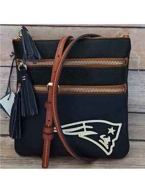 NWT NFL New England Patriots Midnight Blue Crossbody Bag